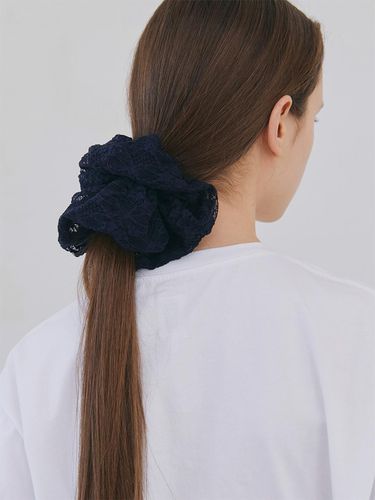 Lace Big Scrunchie_Navy - poev - Modalova