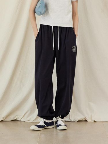 Moment Cool Cotton Needlework Jogger Pants_Navy - mellurbane - Modalova