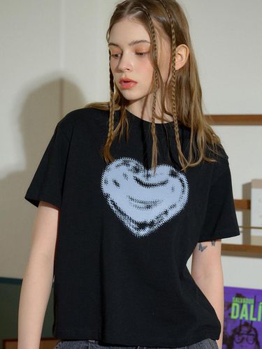 Love Heart Cropped T-Shirt _ Black - CPGN - Modalova