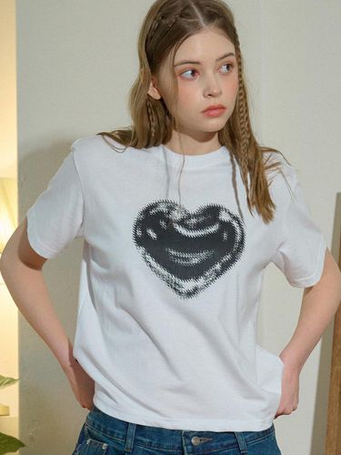 Love Heart Cropped T-Shirt _ White - CPGN - Modalova