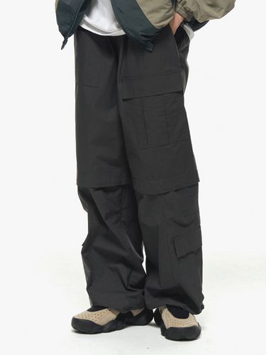 Double Pocket Wide Cargo Pants _ - CPGN - Modalova