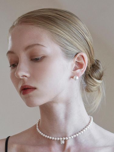 Classic Pearl Earrings - TATIANA - Modalova