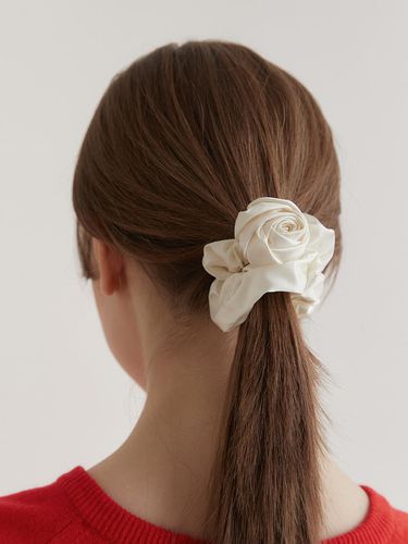 Rosette Scrunchie - TATIANA - Modalova