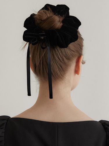 Velvet Ribbon Bouquet Scrunchie - TATIANA - Modalova