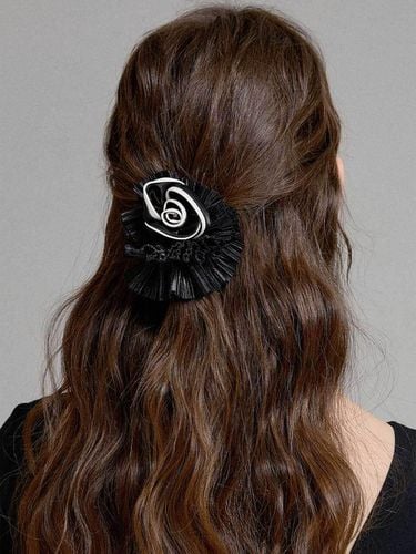 Pleats Rose Scrunchie - Jean Paul Clarisse - Modalova