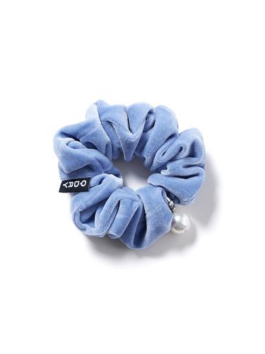 Velvet Pearl Scrunchie - Sky - Qduroy - Modalova