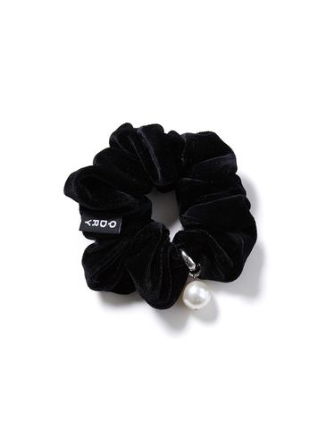 Velvet Pearl Scrunchie - Night - Qduroy - Modalova