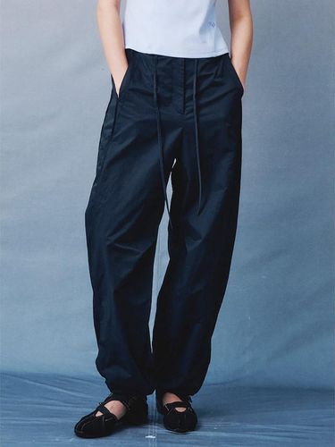 String Parachute Pants Ash (KE4321M044) - kuho plus - Modalova