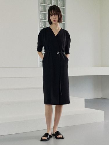 Collarless Belted Robe - JOY GRYSON - Modalova