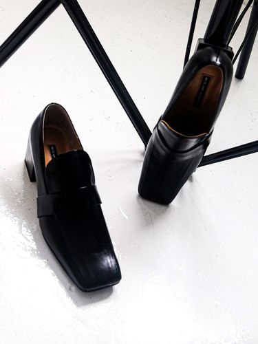 Square Middle Heel Loafer_Black - MOL:pin - Modalova