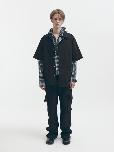 Oversized Open Collar Out Pocket Shirt_Black - FAMILLE - Modalova