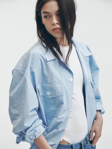 Open Collar Drawstring Cropped Shirt_Sky Blue - FAMILLE - Modalova