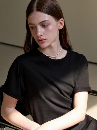 Basic Round Neck Silket Tee_Black - VOIEBIT for WOMEN - Modalova