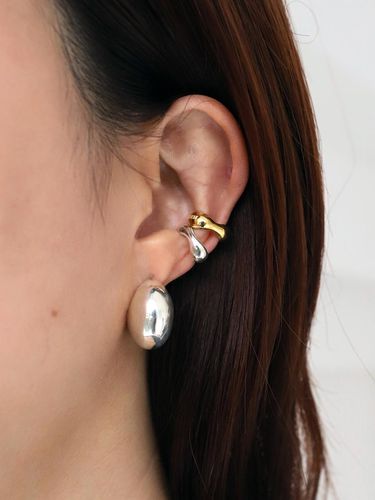 Silver Curve Earcuff - August Harmony - Modalova