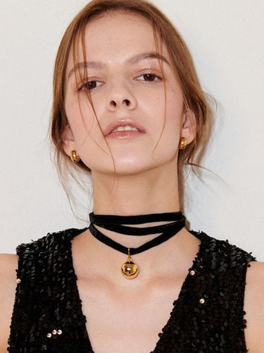 Ball Velvet Strap Necklace - August Harmony - Modalova