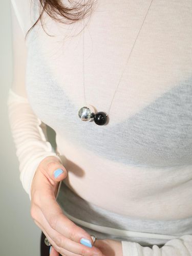 Silver Onyx Ball Necklace - August Harmony - Modalova