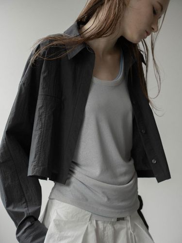 Wrinkled Crop Shirt_Charcoal - MORCEAU PAR MORCEAU - Modalova