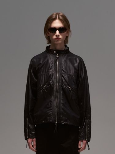 Glossy Ripstop Cafe Racer Jacket_Black - murra aer - Modalova