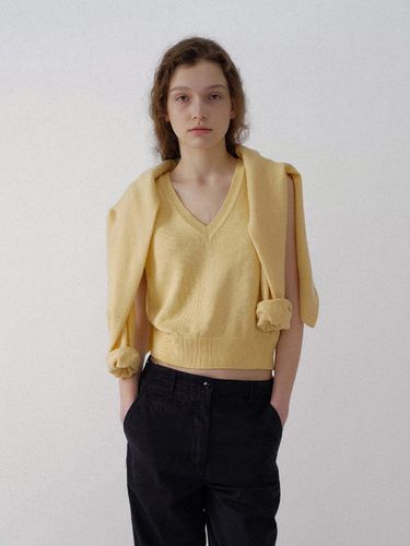 Basic V-Neck Slipover_Yellow - NOTHING WRITTEN - Modalova