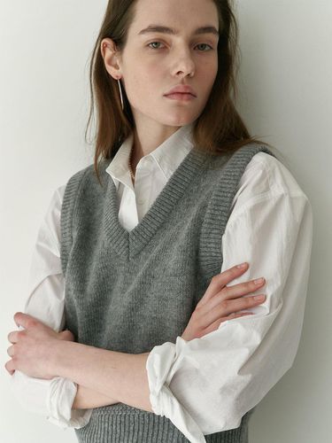 Wool V-neck Sweater Vest _ Gray - Souri no Rosie - Modalova