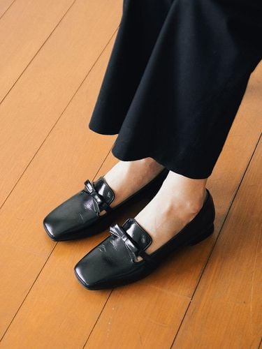 Ribbon Strap Loafer - Black - NONETHELESS - Modalova