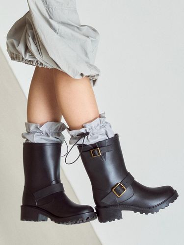 Ronda Buckle Biker Rain Boots - AVISPA - Modalova