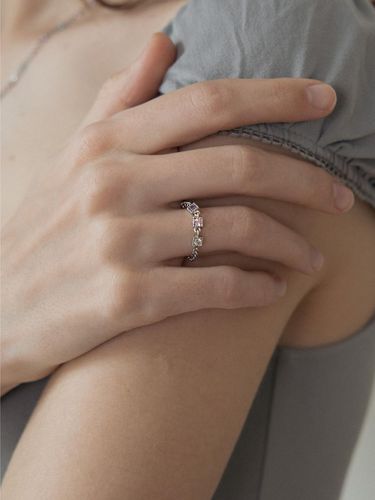 Pastel Color Cubic Chain Ring - MERRYMOTIVE - Modalova