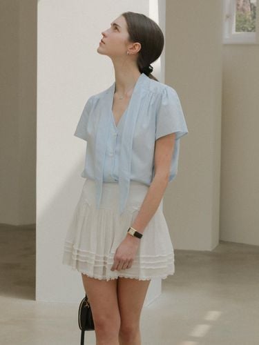 Tie Collar Shirring Short Sleeve Blouse_Sky Blue - TILLIDIE - Modalova