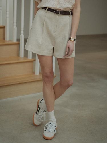 One Tuck Linen Blend Shorts_Beige - TILLIDIE - Modalova