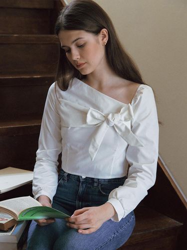 Cross The Ribbon Blouse_White - LETTER FROM MOON - Modalova