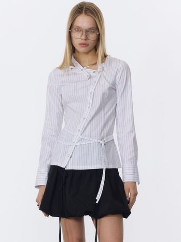 Diagonal Neck Strap Shirt_White - NOTKNOWING - Modalova