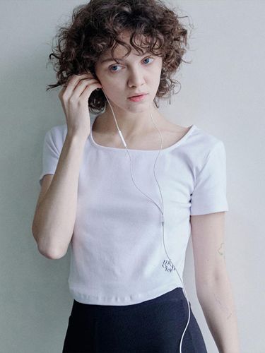 CURVED SQUARE NECK TOP WHITE - michikolondon - Modalova