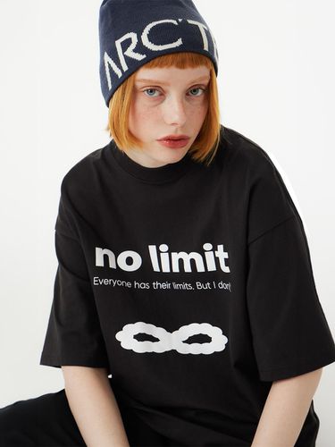 Oversized No Limit Short-Sleeve T-Shirt - URBANAGE - Modalova