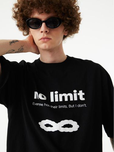 Oversized No Limit Short-Sleeve T-Shirt - URBANAGE - Modalova