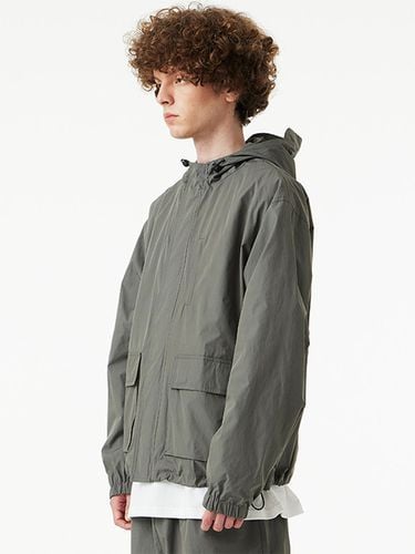 Essential Two Way Zip Up Hooded Windbreaker_Gray - URBANAGE - Modalova