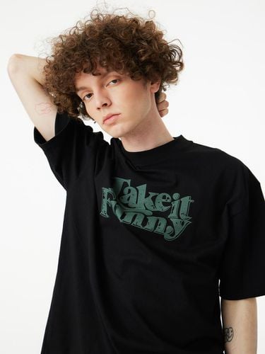 Oversized Take It Funny Vintage T-Shirt - URBANAGE - Modalova