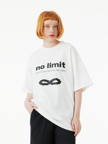 Oversized No Limit Short-Sleeve T-Shirt - URBANAGE - Modalova