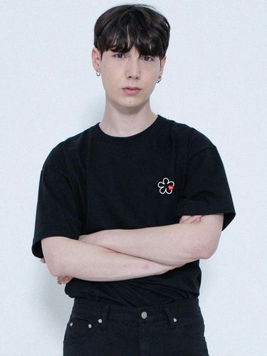 Small Line Flower Heart Logo T-shirt_Black - GRAVER - Modalova