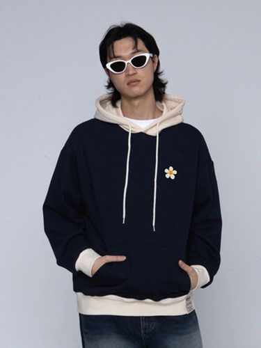 Flower Dot Color Hoodie_Navy - GRAVER - Modalova