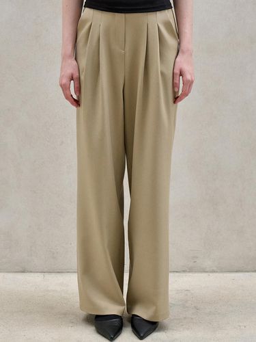 Basic Double Pleated Slacks - Beige - EIGHT DAYS A WEEK - Modalova