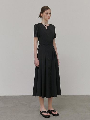 Neck Strap Belt Dress, Black - ETMON - Modalova