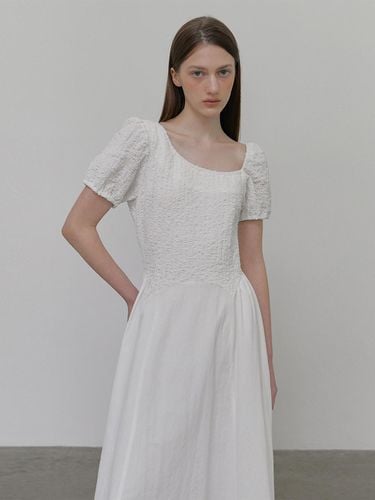 Texture Shirring Dress, White - ETMON - Modalova