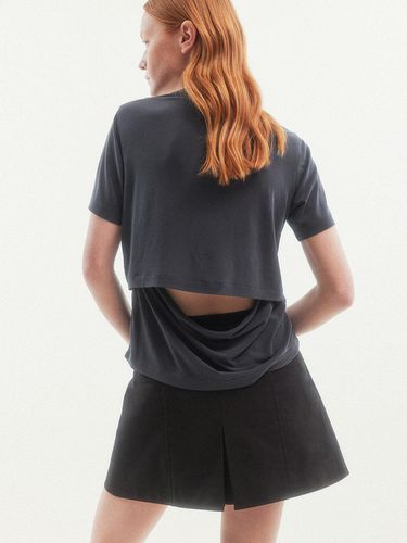 Back Cut-Out Top_Smoky Navy - JOY GRYSON - Modalova