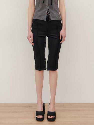 Zip Point Midi Shorts - Black - YUSE - Modalova