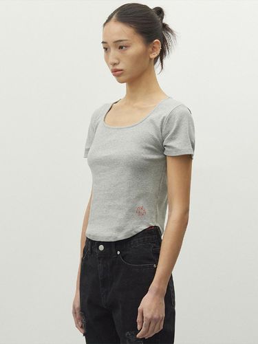 CURVED SQUARE NECK TOP MELANGE - michikolondon - Modalova