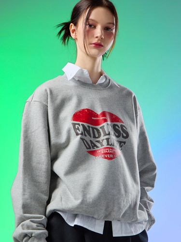 WOMEN Oversized Fit Heart Andles Sweatshirt [GRAY] - KOLEAT - Modalova