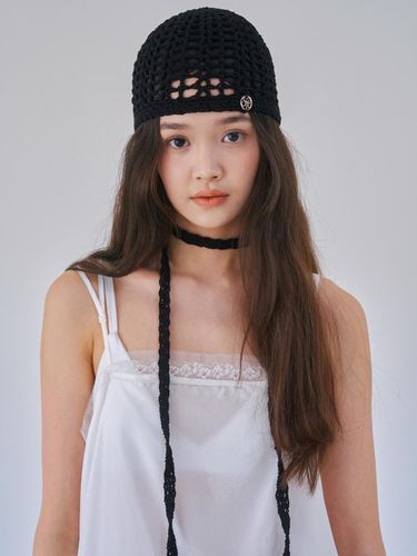 Handmad Knitted Net Beanie_Black - Spicethingsup - Modalova