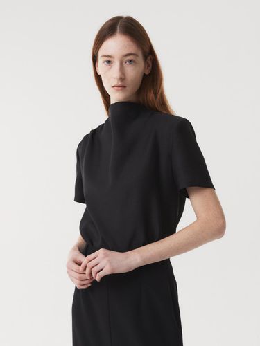 Cowl Neck Shirring Draping Blouse [Black] - EAAH - Modalova