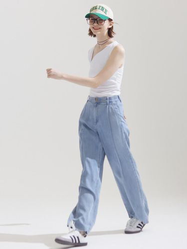 Summer One Tuck Tencel Denim Pants_Light Indigo - MaLoupe - Modalova