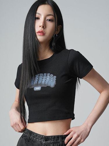 Shake It Crop T-shirt Black - AVANDRESS - Modalova